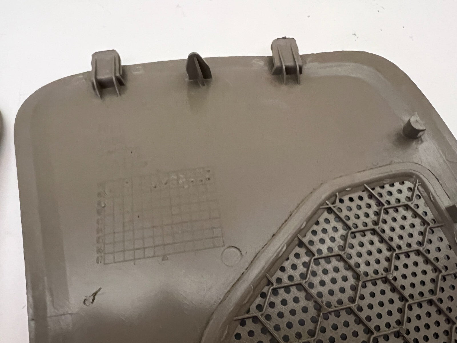 VOLVO Xc70 V70 V70r Right Left Pair Rear Speaker Grill Cover Taupe