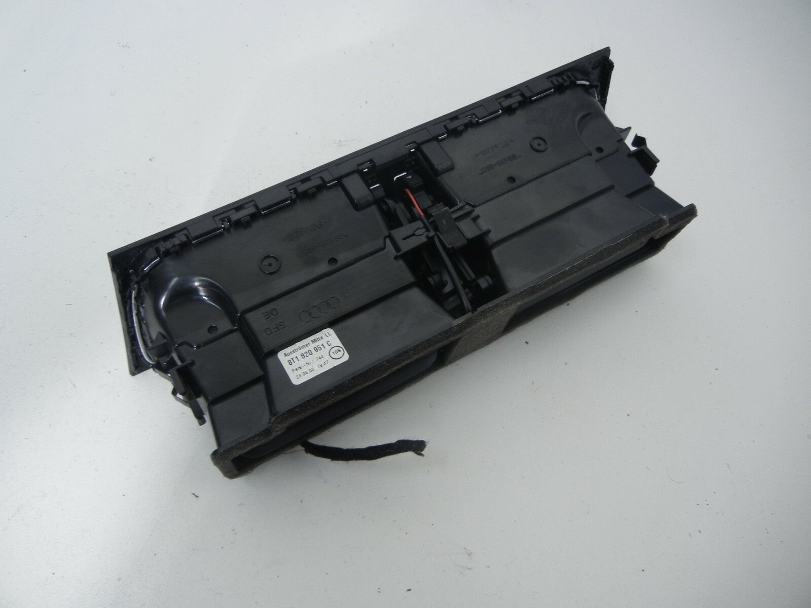 AUDI A4 2009 Center DASH Ventlouvers 8t1820951c S4 A5 S5 Black
