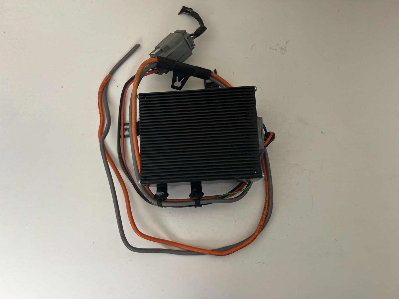 FORD C-max Escape 13-18 Converter Charger Inverter 110 Volt Center Console