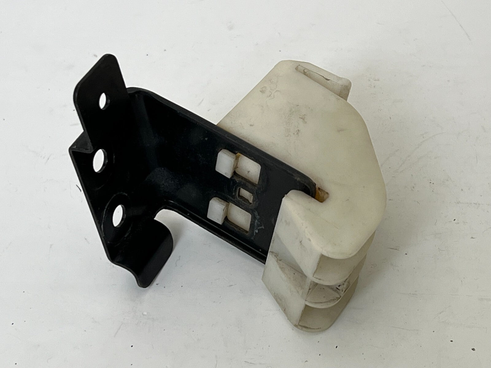 INFINITI M35 M45 Left Lower Support Headlight Bracket