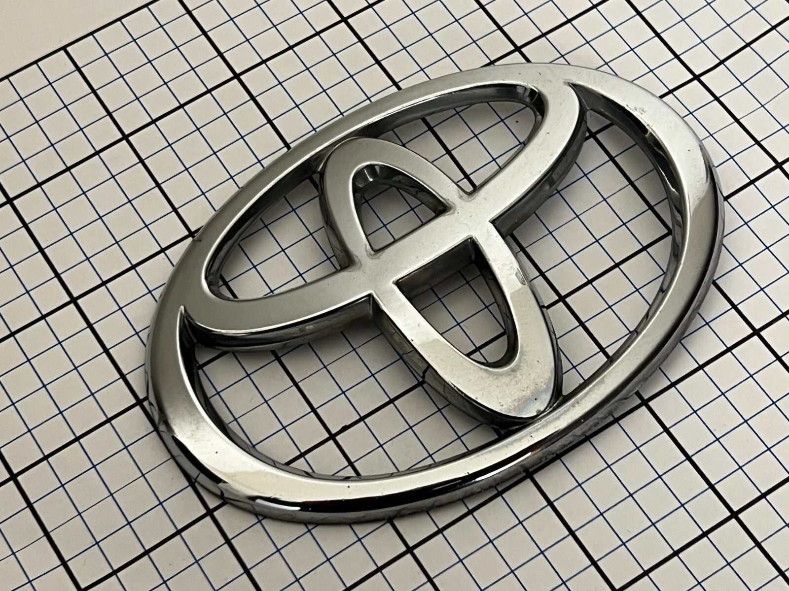 TOYOTA Prius 2005-2009 Front Hood Emblem Symbol Chrome Badge