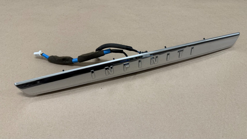 INFINITI Jx35 Qx60 Trunk Chrome Spacer Molding With Camera