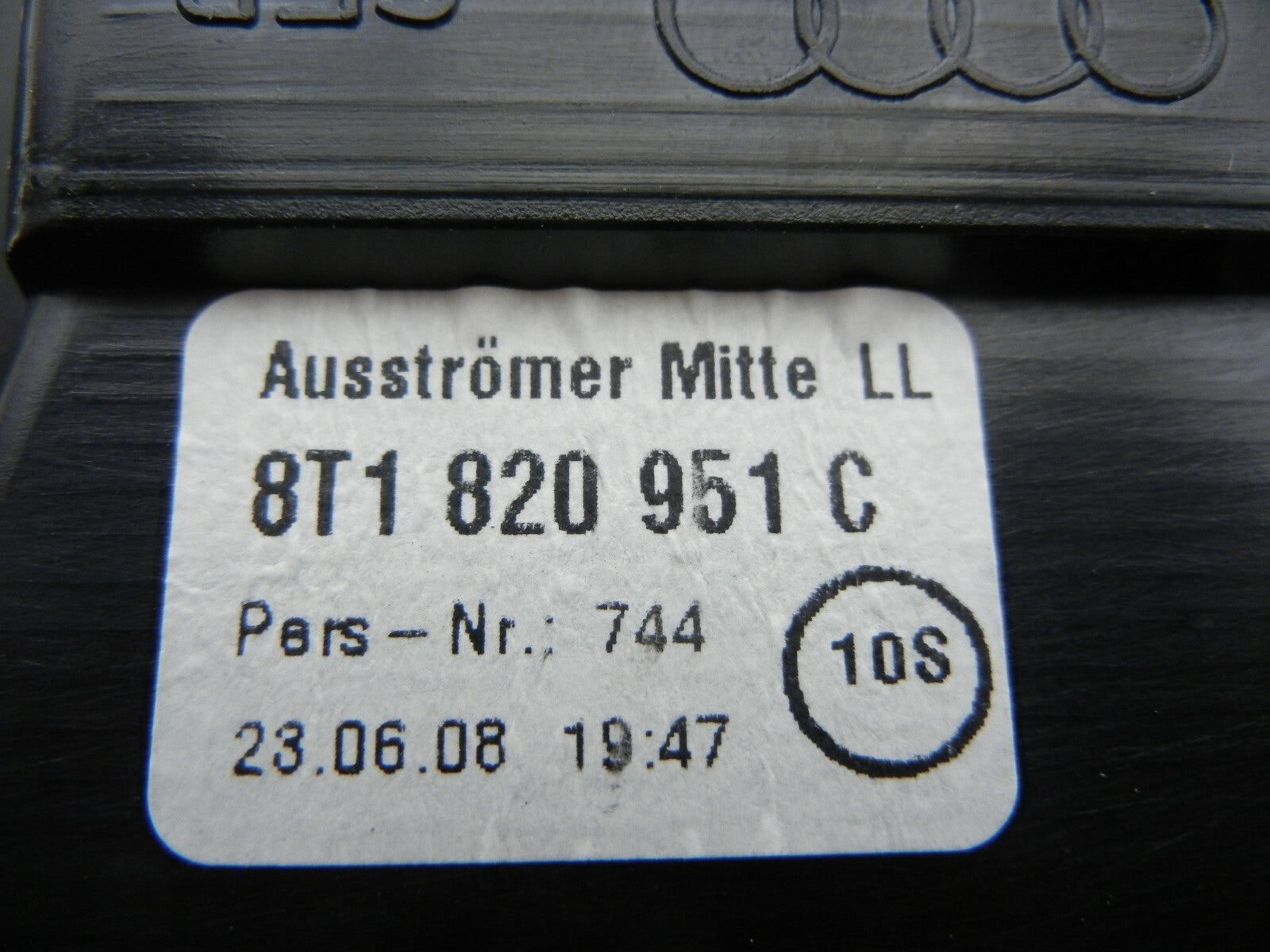 AUDI A4 2009 Center DASH Ventlouvers 8t1820951c S4 A5 S5 Black