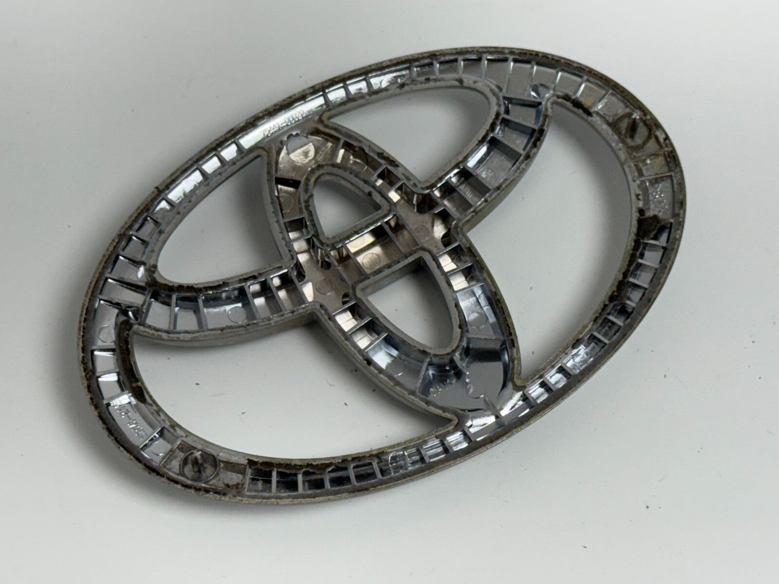 TOYOTA Sienna 2011 - 2020 Front Hood Chrome Emblem